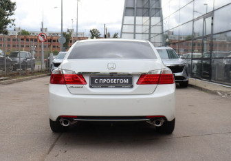 Подержанный автомобиль Honda Accord Sedan 2013 года (6 фото)