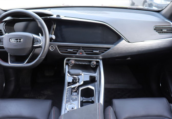 Подержанный автомобиль Geely Tugella 2024 года (17 фото)