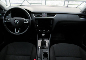 Подержанный автомобиль Skoda Octavia Liftback 2018 года (16 фото)