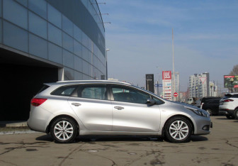 Подержанный автомобиль Kia Ceed Wagon 2015 года (4 фото)