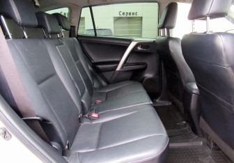 Подержанный автомобиль Toyota RAV4 2014 года (11 фото)