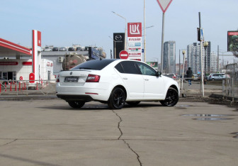 Подержанный автомобиль Skoda Octavia Liftback 2018 года (5 фото)