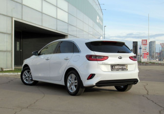 Подержанный автомобиль Kia Ceed Hatchback 2019 года (7 фото)