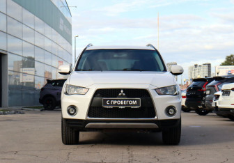 Подержанный автомобиль Mitsubishi Outlander 2010 года (2 фото)