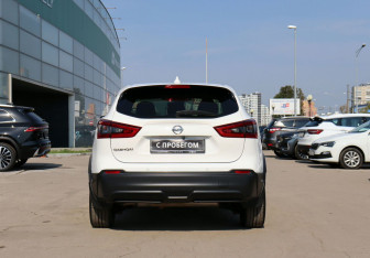 Подержанный автомобиль Nissan Qashqai 2019 года (6 фото)