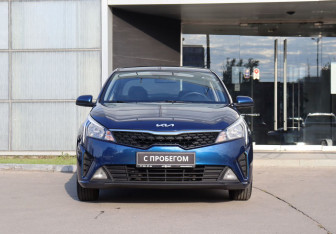 Подержанный автомобиль Kia Rio Sedan 2022 года (2 фото)