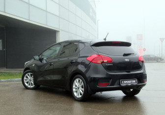 Подержанный автомобиль Kia Ceed Hatchback 2016 года (7 фото)