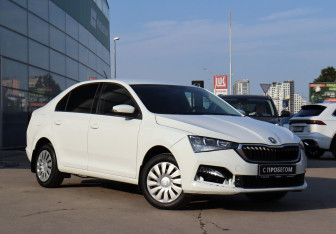 Подержанный автомобиль Skoda Rapid Liftback 2021 года (3 фото)