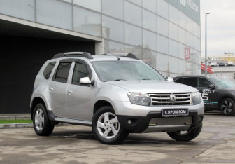 Подержанный автомобиль Renault Duster 2014 года (3 фото)