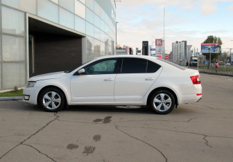 Подержанный автомобиль Skoda Octavia Liftback 2013 года (8 фото)