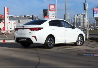 Подержанный автомобиль Kia Rio Sedan 2018 года (5 фото)