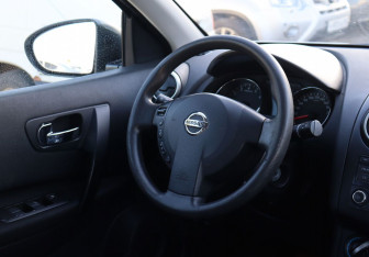 Подержанный автомобиль Nissan Qashqai 2012 года (11 фото)