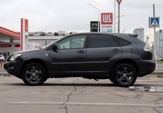 Подержанный автомобиль Lexus RX 2003 года (8 фото)