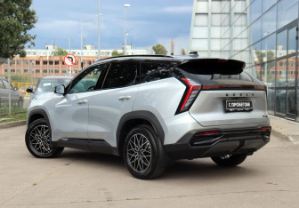 Подержанный автомобиль Geely Atlas 2024 года (7 фото)