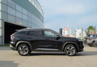 Подержанный автомобиль Geely Atlas 2024 года (4 фото)