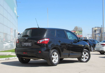 Подержанный автомобиль Nissan Qashqai 2010 года (5 фото)