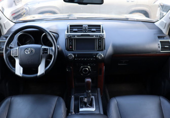 Подержанный автомобиль Toyota Land Cruiser Prado 2017 года (17 фото)