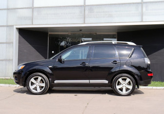 Подержанный автомобиль Mitsubishi Outlander 2008 года (8 фото)