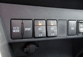 Подержанный автомобиль Toyota RAV4 2016 года (14 фото)