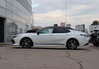 Подержанный автомобиль Toyota Camry Sedan 2020 года (8 фото)