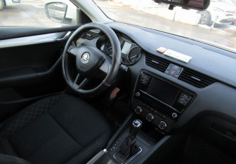 Подержанный автомобиль Skoda Octavia Liftback 2017 года (11 фото)