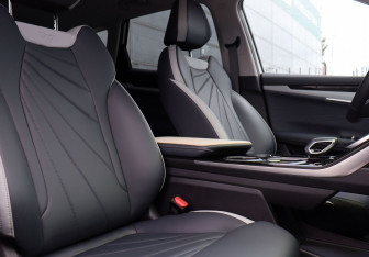 Новый Geely Atlas 2025 (12 фото)