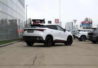 Подержанный автомобиль Omoda C5 2022 года (5 фото)