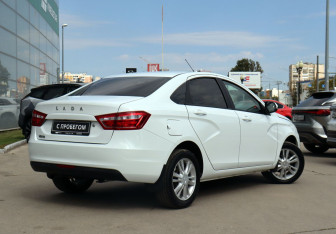 Подержанный автомобиль LADA (ВАЗ) Vesta Sedan 2016 года (5 фото)