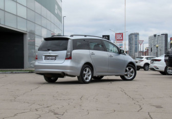 Подержанный автомобиль Mitsubishi Grandis 2007 года (5 фото)