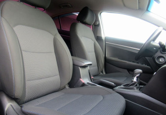 Подержанный автомобиль Hyundai Elantra Sedan 2017 года (10 фото)