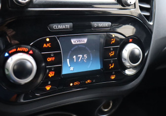 Подержанный автомобиль Nissan Juke 2013 года (17 фото)