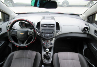Подержанный автомобиль Chevrolet Aveo Sedan 2013 года (13 фото)