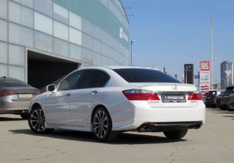 Подержанный автомобиль Honda Accord Sedan 2013 года (7 фото)