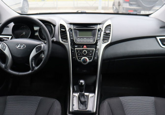 Подержанный автомобиль Hyundai i30 Hatchback 2012 года (15 фото)