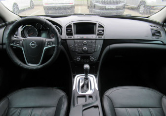 Подержанный автомобиль Opel Insignia Sedan 2012 года (14 фото)