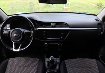 Подержанный автомобиль Kia Rio Sedan 2018 года (12 фото)