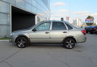 Подержанный автомобиль LADA (ВАЗ) Granta Sedan 2012 года (8 фото)