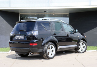 Подержанный автомобиль Mitsubishi Outlander 2008 года (5 фото)