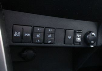 Подержанный автомобиль Toyota RAV4 2013 года (14 фото)