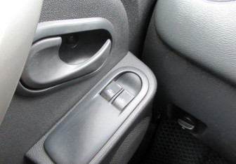 Подержанный автомобиль Renault Duster 2014 года (15 фото)