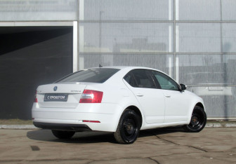 Подержанный автомобиль Skoda Octavia Liftback 2017 года (5 фото)