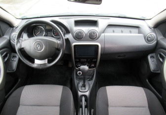 Подержанный автомобиль Renault Duster 2014 года (13 фото)