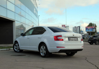 Подержанный автомобиль Skoda Octavia Liftback 2013 года (7 фото)