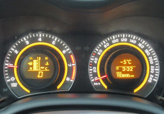 Подержанный автомобиль Toyota Corolla Sedan 2011 года (13 фото)