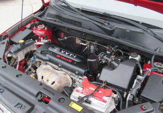 Подержанный автомобиль Toyota RAV4 2008 года (10 фото)