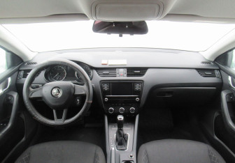 Подержанный автомобиль Skoda Octavia Liftback 2017 года (15 фото)