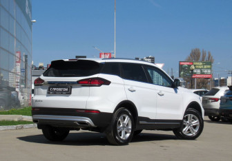 Подержанный автомобиль Geely Atlas Pro 2024 года (5 фото)