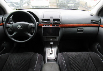 Подержанный автомобиль Toyota Avensis Sedan 2008 года (12 фото)